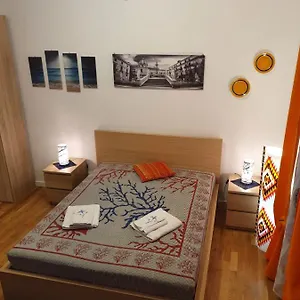 https://la-casetta-palermo-90139.sicilyhotelsitaly.net