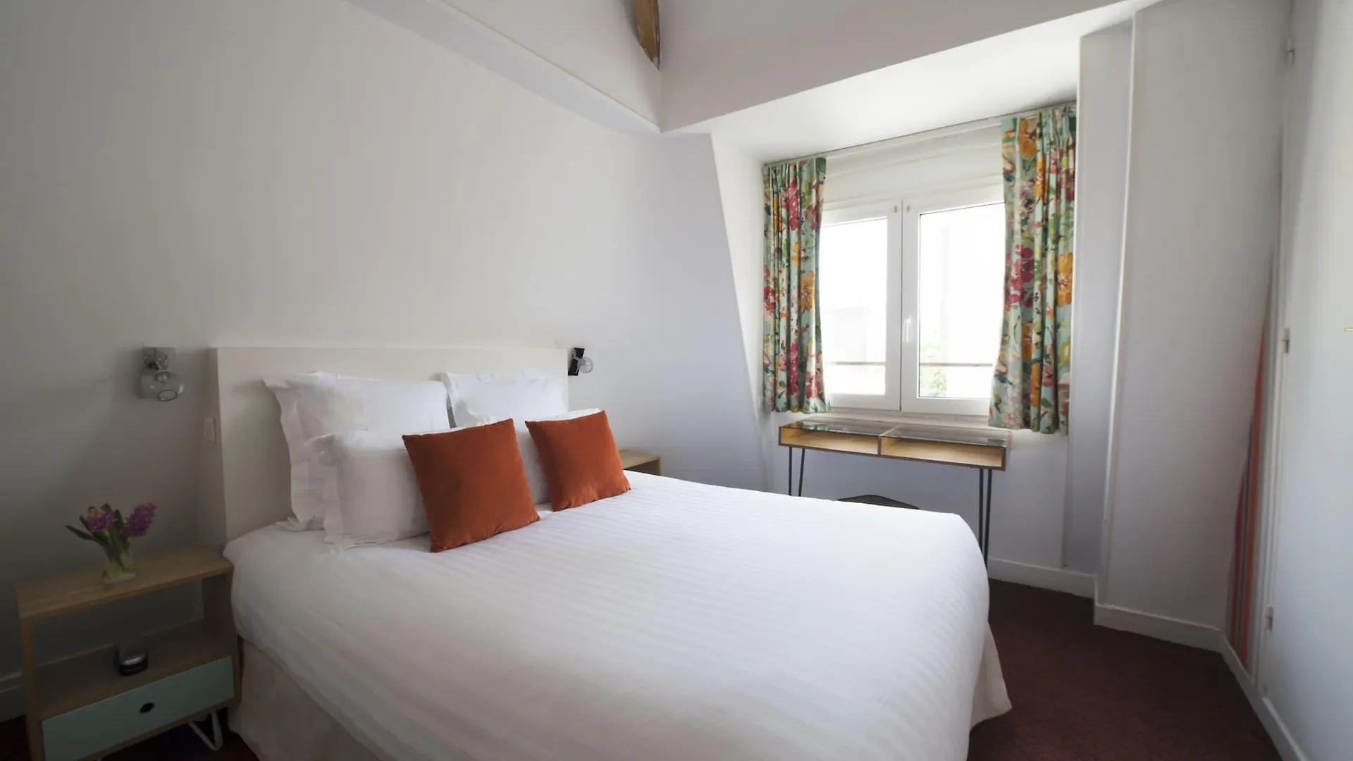 Hotel Des Batignolles Paris