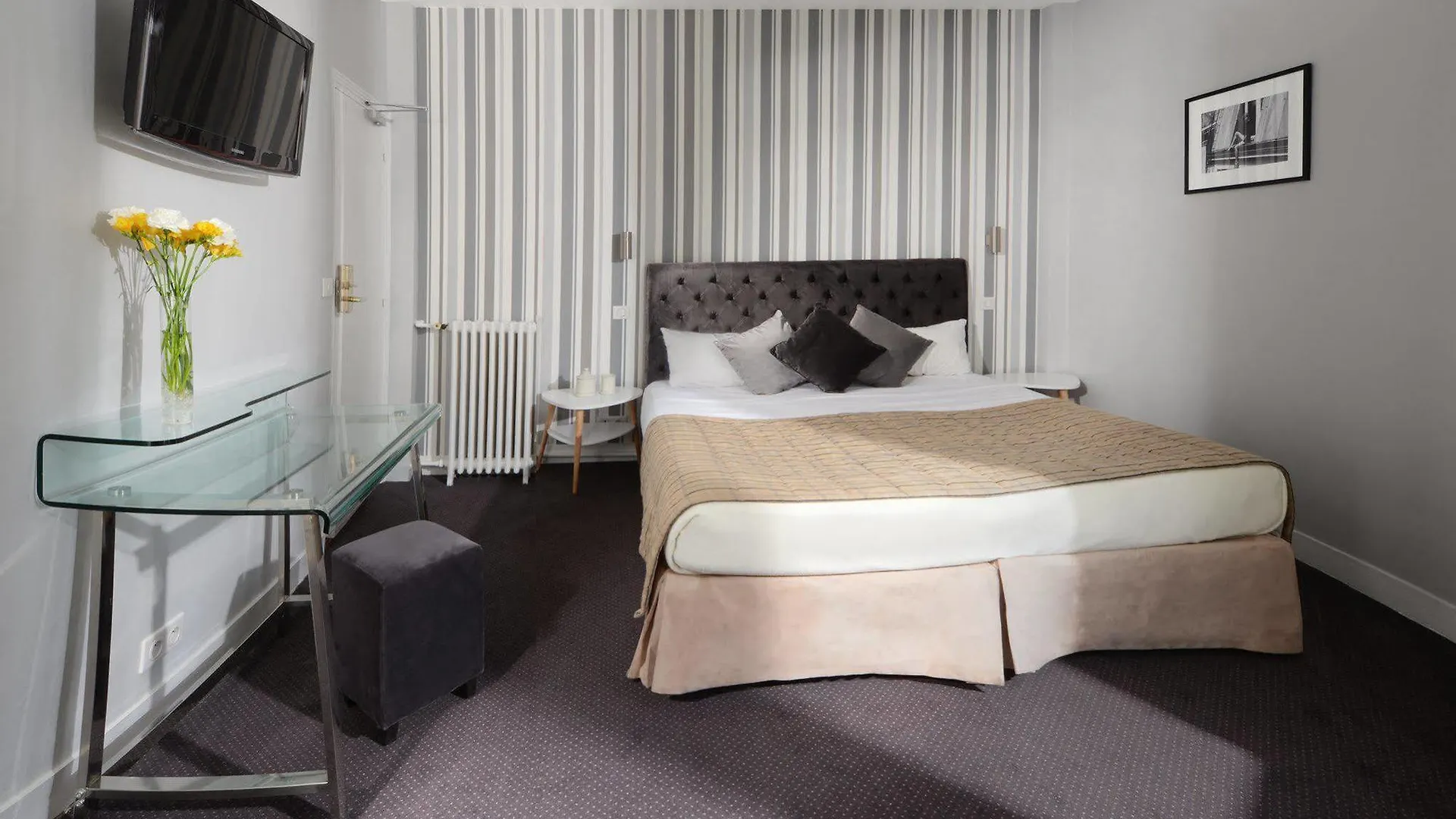 Hotel Des Batignolles Paris Fransa